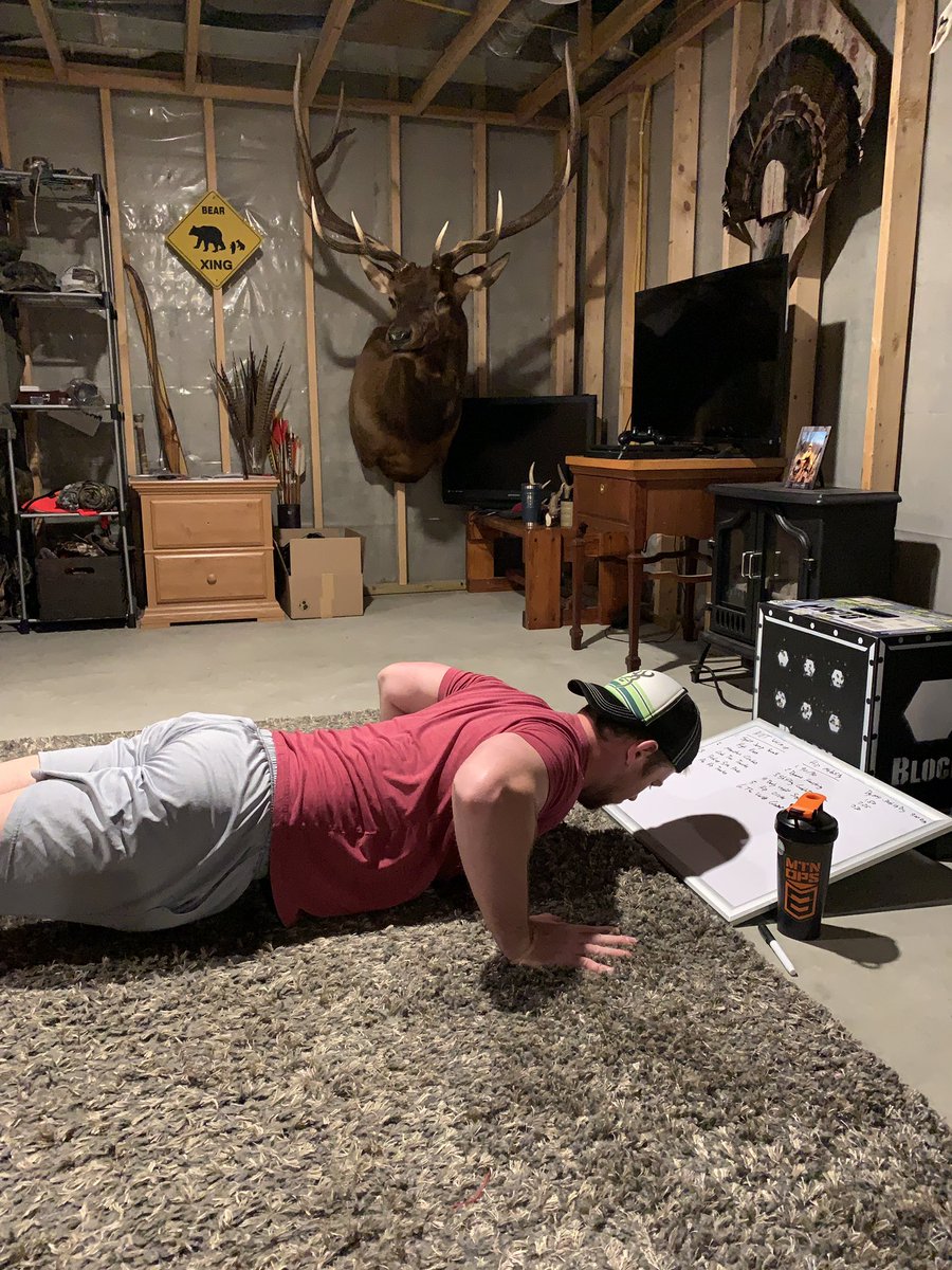 shanecollins31's tweet photo. Day 004 - Push-Up Day

Started off to a great start and about halfway through my arms felt like jello and it went downhill fast. 😅 This was definitely a hard challenge. 

#MtnOps #MtnOps100 #ConquerMore #PushUpDay https://t.co/ZaEZZzF5sH