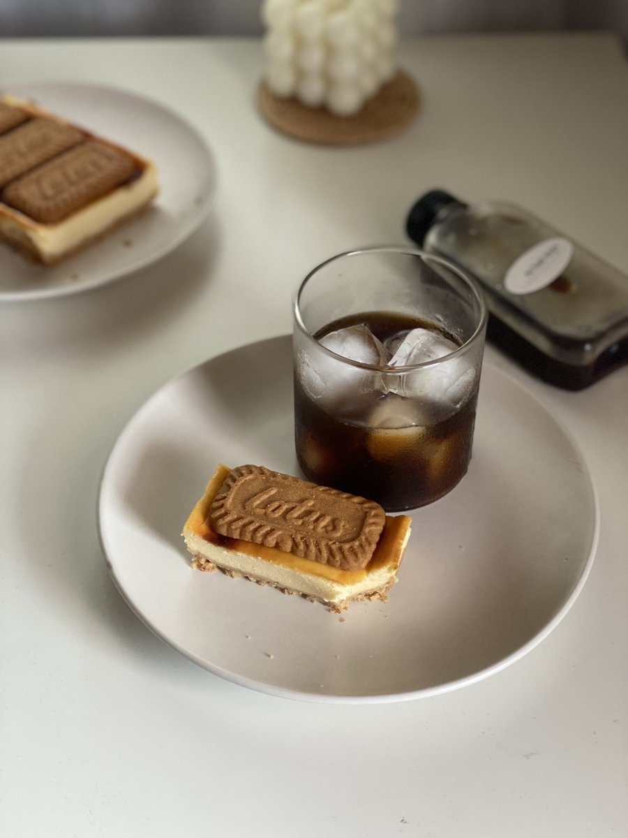 phyunxx's tweet photo. Lotus cheese cake แค่ใส่บิสกิตก็น่ารักละ5555
สูตรแบบ no sugar เขาบอกว่าคีโตทานได้ แต่นี่พุงโตละ อ้วนจากครีมชีสและวิปครีมเน้นๆ 😂😂 #อร่อยไปแดก #ผอมได้ไม่ต้องอด https://t.co/XsHTgHiK8s