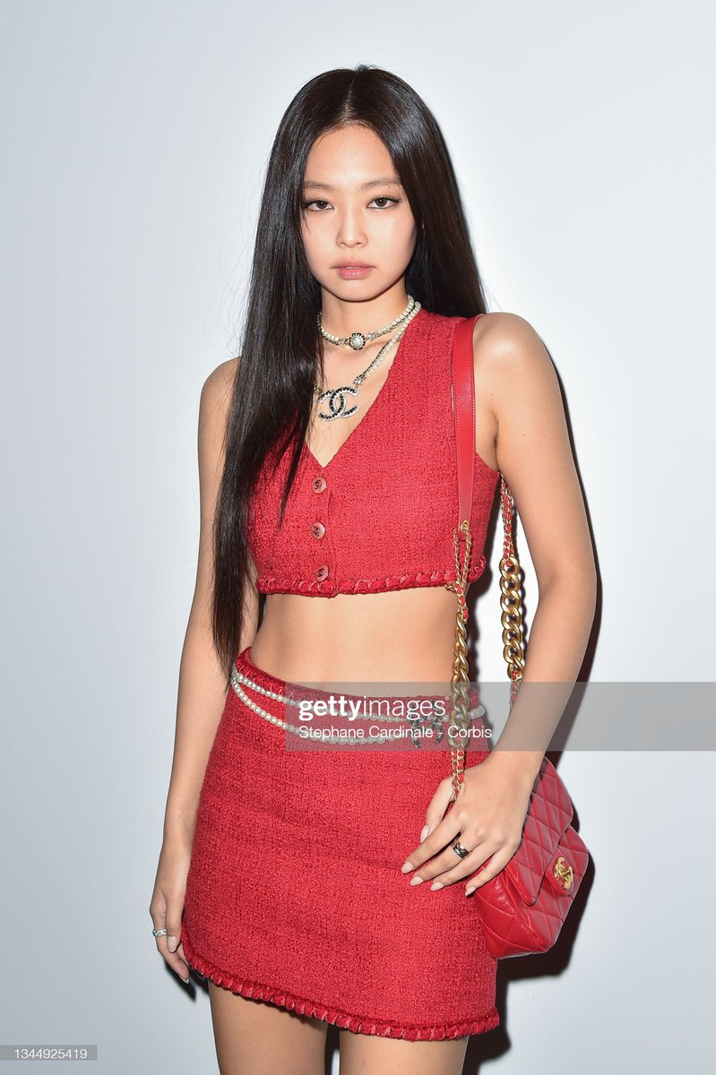 JNCHARTS's tweet photo. NO WORDS.  

JENNIE FACE OF CHANEL
#JENNIEChanelPFW https://t.co/40IcLIR4j1