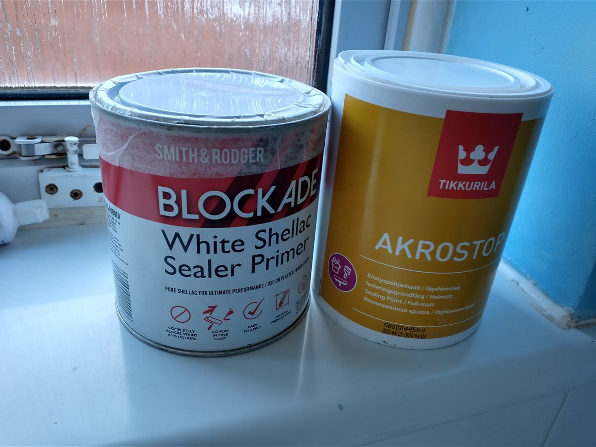 wdrpaint's tweet photo. Little test on *heavily* nicotine stained ceilings. Like to use same systems throughout so I thought I would give #akrostop a whirl. Smells alot less than blockade and result : (middle patch) pretty good. Matt finish makes it duller but def an option under AR2 ๐๐๐ https://t.co/dv7Dw8Savz