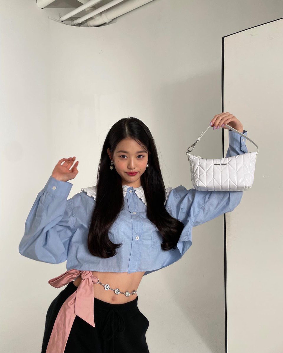 wonyounghouseTH's tweet photo. ประกาศอย่างเป็นทางการ ขอแสดงความยินดีกับจางวอนยองในฐานะ  Ambassador ของแบรนด์ MiuMiu 🥳

#WONYOUNG #MiuMiu https://t.co/W3pQx8T8X4