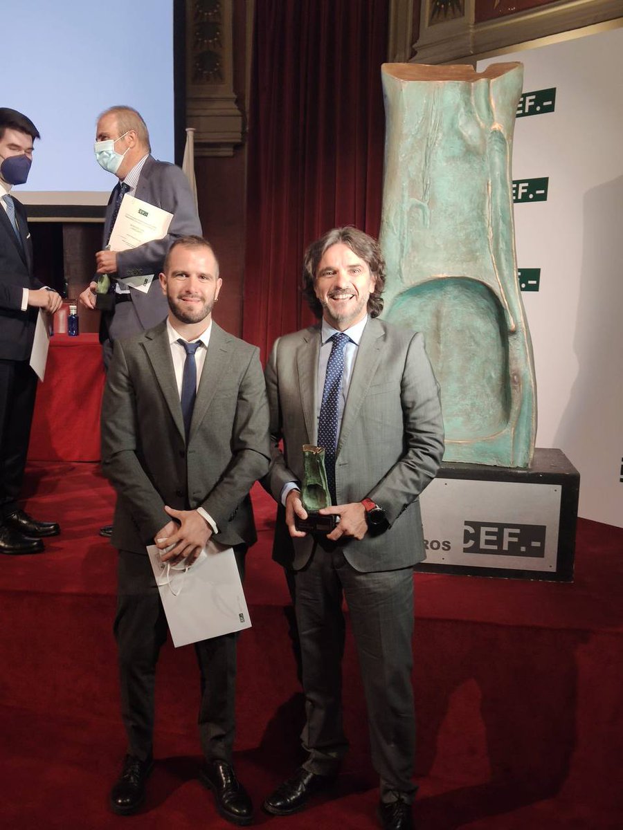 CanalUGR's tweet photo. Una investigación de Juan Sánchez y Luis Alberto Casado, profesores de la #UGR, recibe el primer premio de Estudios Financieros 2021 en la categoría de Marketing y Publicidad
¡Enhorabuena!
ℹ️https://t.co/NWOwDJihB6
#PremiosCEF https://t.co/9DxjPD7oqd