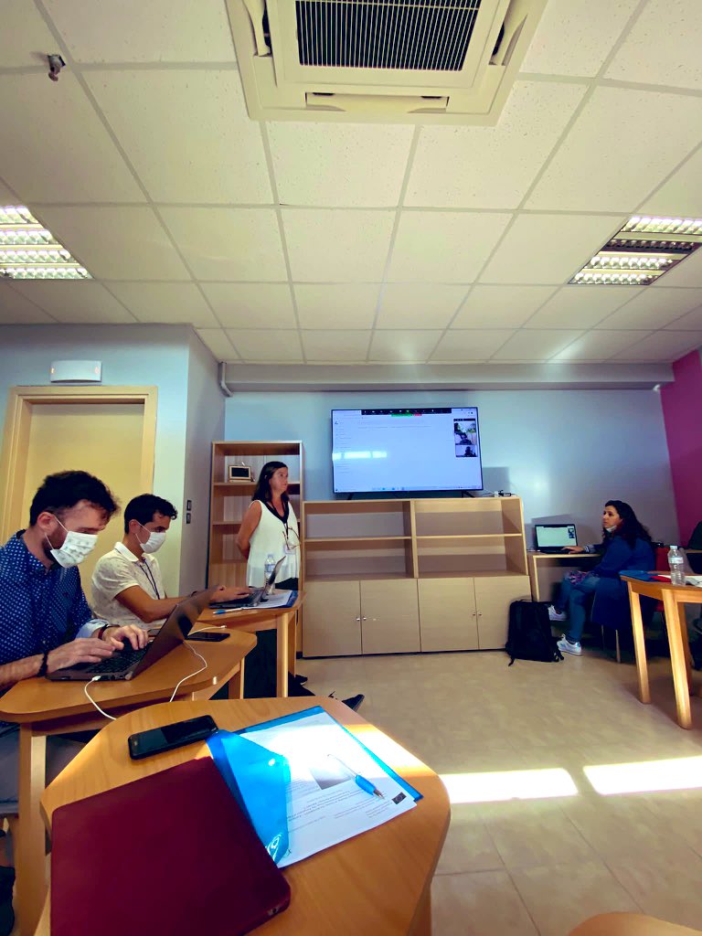 Presentamos en Grecia 🇬🇷 el trabajo realizado desde la Delegación de Educación 🇪🇸 en el que analizamos la evolución 📈 de la homosexualidad masculina  y femenina, la transexualidad ⚧ y la violencia de género 💔
👇🏽

view.genial.ly/600ab562891884…