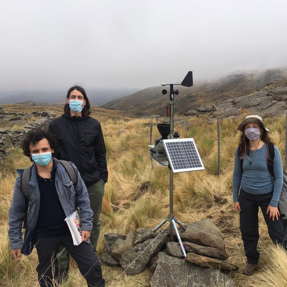 APRHI_CBA's tweet photo. 👏➕ ESTACIONES 👏
📡 Seguimos➕a la Red de Estaciones Meteorológicas de #Córdoba. Instalamos un nuevo equipo en la #Cuenca del #Río #Tabaquillo. Servirá para:
🌎 Generar datos atmosféricos📈
📊 Medir variables meteorológicas⛈
💧 Optimizar el uso de los #RecursosHídricos💦 https://t.co/dADkyd2g6n