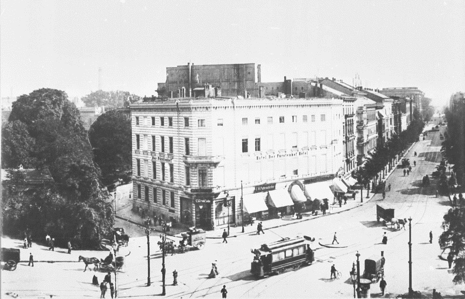 kreuzberged's tweet photo. Like many other #Berlin establishments, the #Fürstenhof Hotel on the corner of Königgratzer Str & Leipziger Platz was refurbished & expanded over time to meet growing demand. Here's how it changed: the hotel in late 19thC and after its re-opening as part of #Aschinger group 1907. https://t.co/VapdnL2ugf