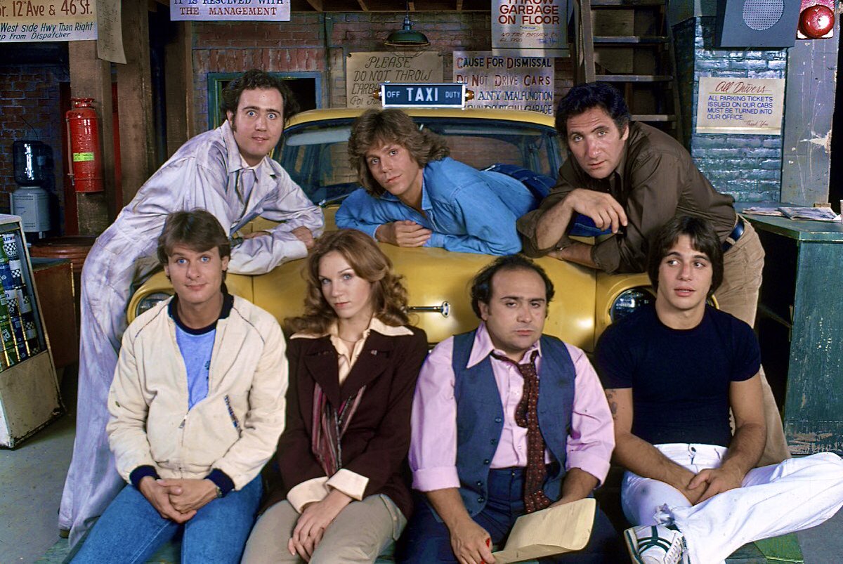 #JeffConaway #BOTD, seen here in a publicity still with co-stars #RandallCarver #AndyKaufman #MariluHenner #DannyDeVito #JuddHirsch and #TonyDanza from the multi #EmmyAward winning 🇺🇸American sitcom “TAXI”