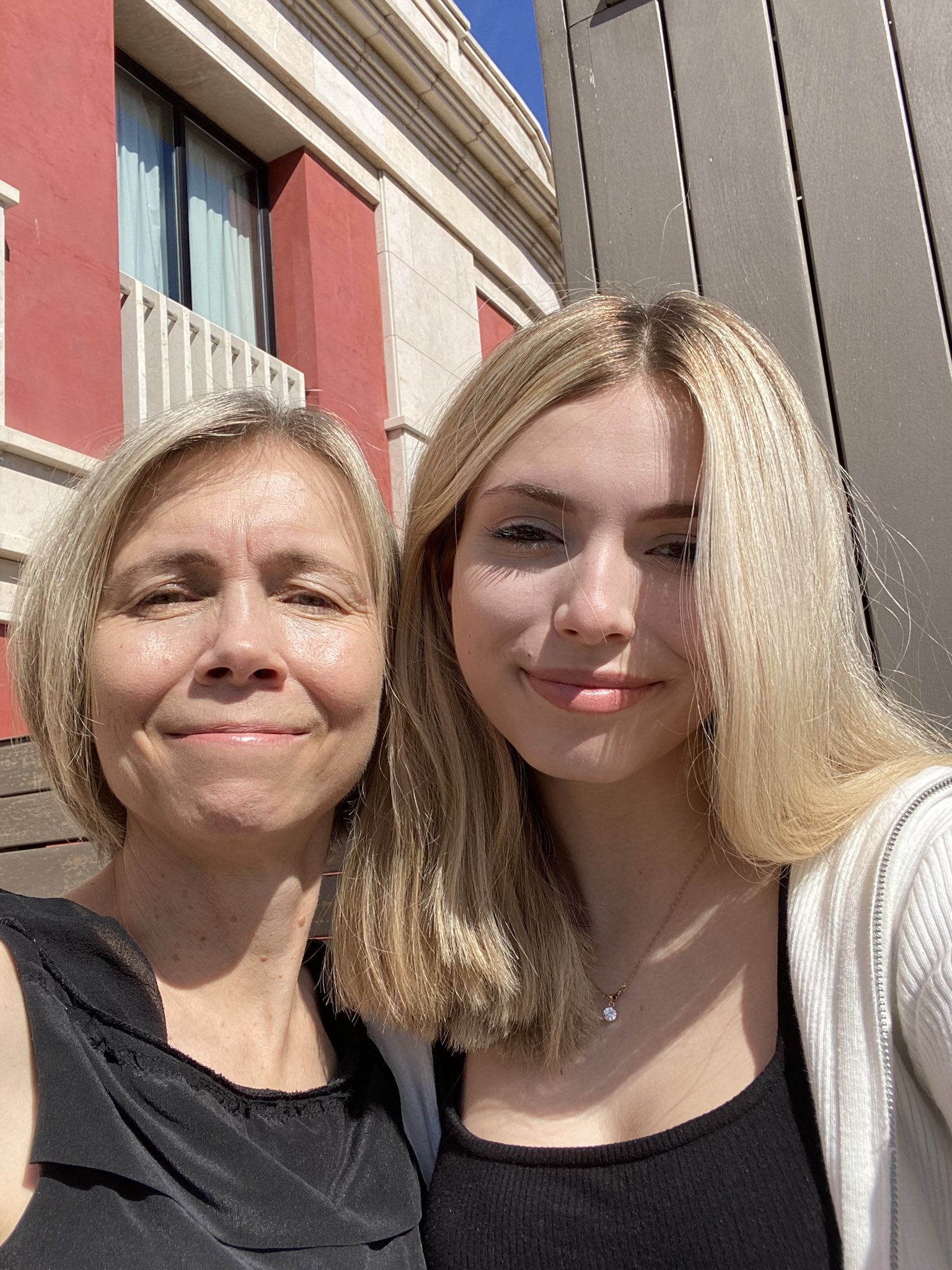 Anna Cramling on X: Me & mom are going live in 1 hour!!    / X