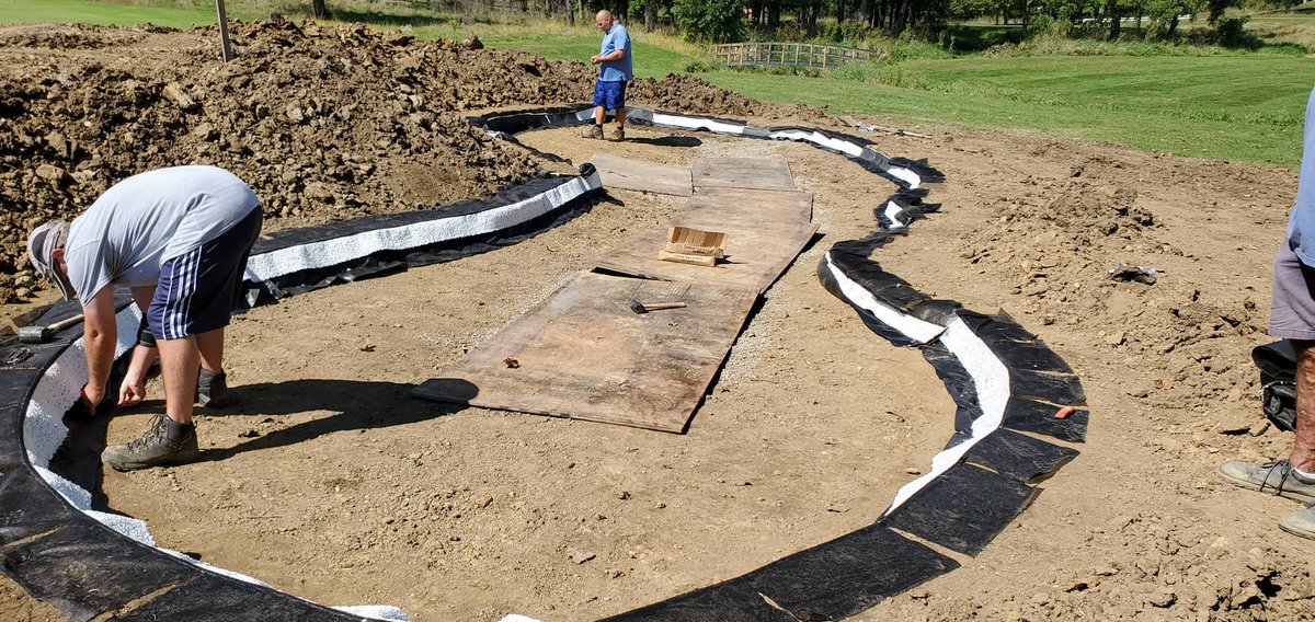 SerafinGolf's tweet photo. And so it begins, new bunker on #14 @kyberrungolf . 6" edge cut in, @zlineproducts EZ Edge being installed. Edging Yorkie inspected and approved.  Next up @PermaEdgeBunker, @EcoBunkerLtd, Sandtrapper @IVI_GOLF #SerafinGolf #golfcoursedesign https://t.co/FDkY63DnxF