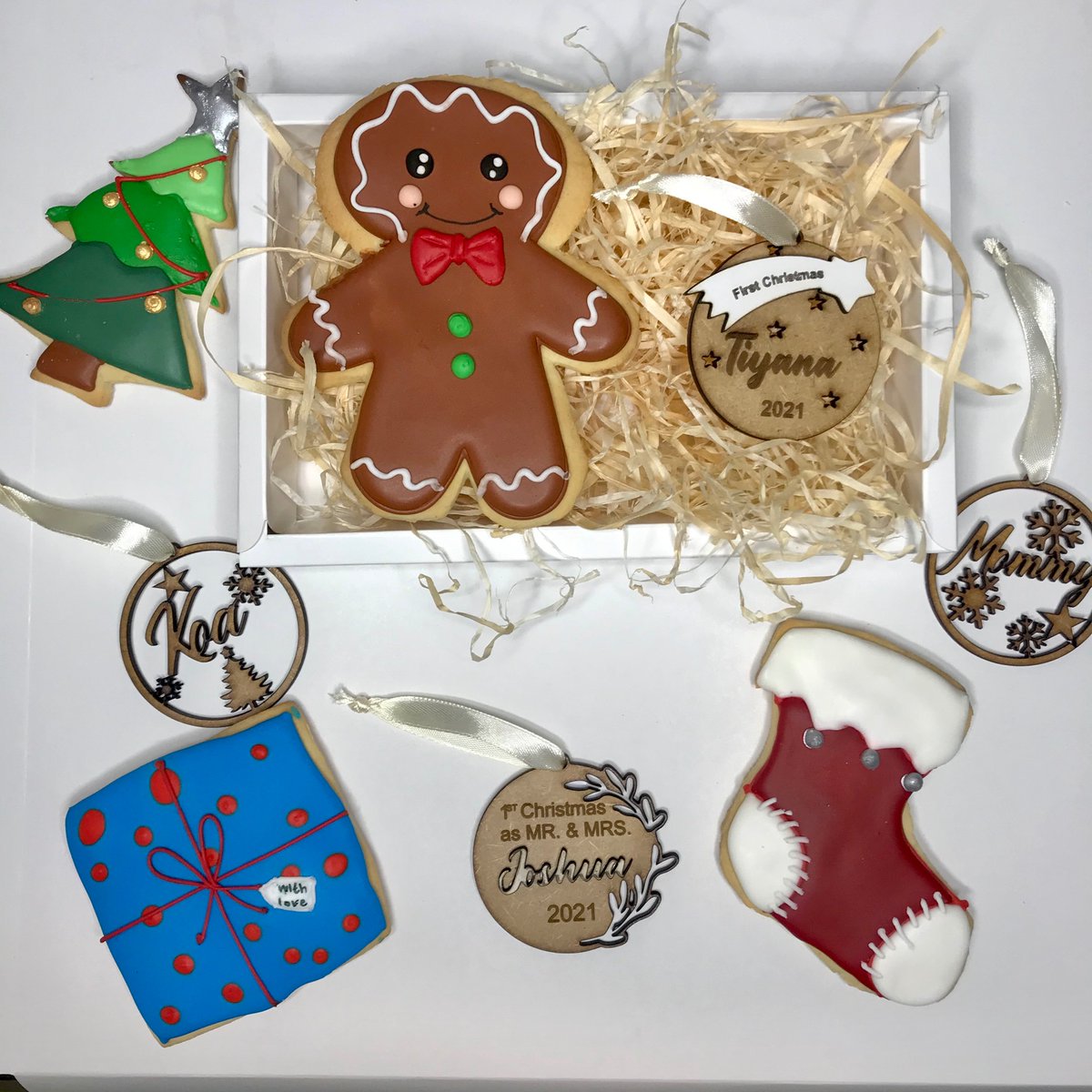 KupkakeKitkhen's tweet photo. Christmas Cookie Sets 🎄🎁 R150 

https://t.co/JUvG8aJHC8 

Vanilla Butter Christmas Cookie with Custom Ornament 

Free Delivery 🚚 🇿🇦 available from 1 November to 23 December https://t.co/0fp4FAy8Ny