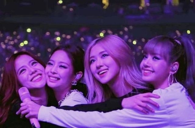 staywithbela's tweet photo. Mereces más mi Lili, es culpa de la empresa que no sabe valorarte, sin son tan OT4 no entiendo por qué comparan y rebajan a las demas chicas, si bien saben que Lisa ama a todas las miembros, entiendan es culpa de la empresa no de BLACKPINK!

JUSTICE FOR LISA
#YGLetLisaDoHerWork https://t.co/BrMIyhAPgL