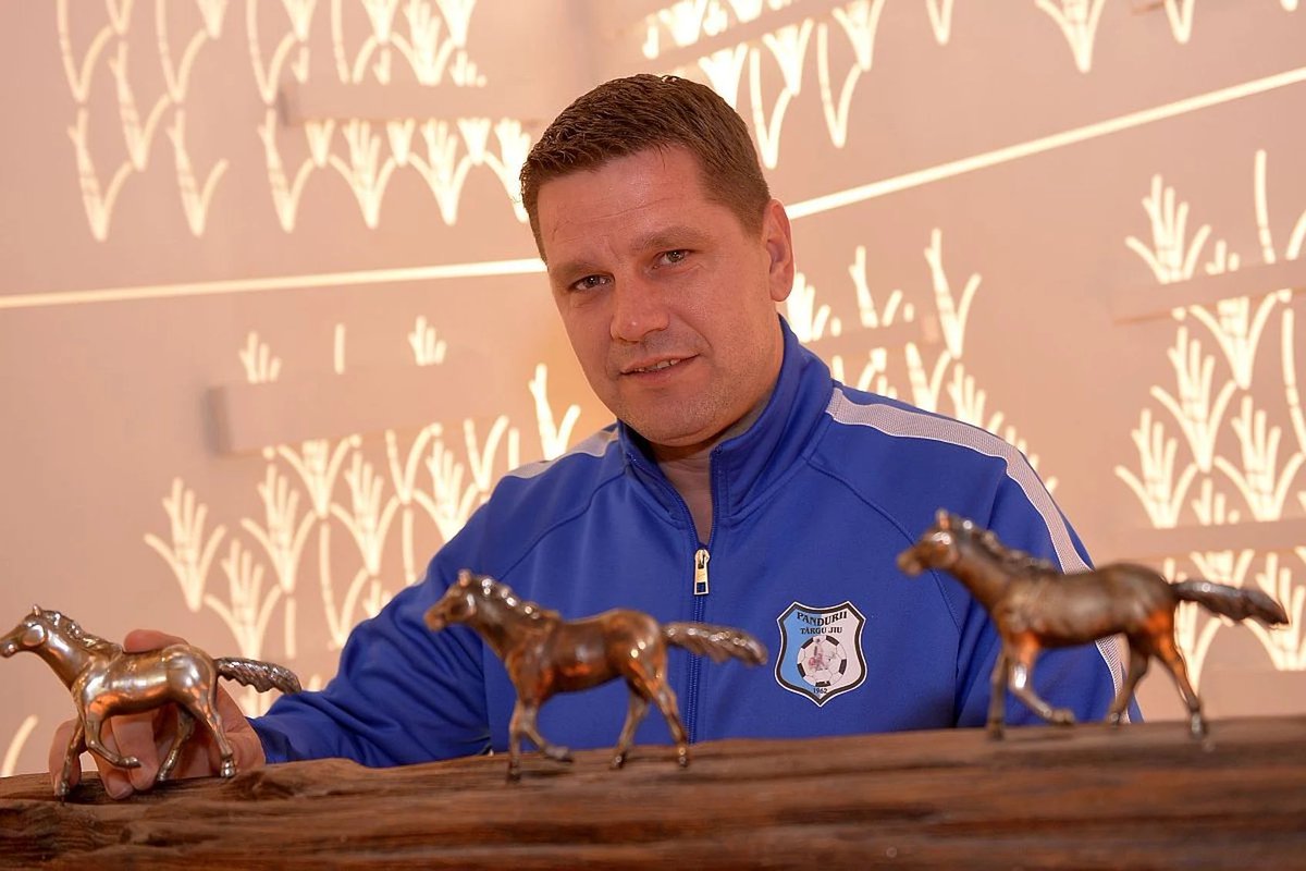 Liga1_en's tweet photo. Flavius Stoican is favourite to replace Adrian Mutu as manager of FC U Craiova. Most recently he’s been the boss at Viitorul Pandurii Tg Jiu in the Romanian second division. https://t.co/kKvtIVnme0