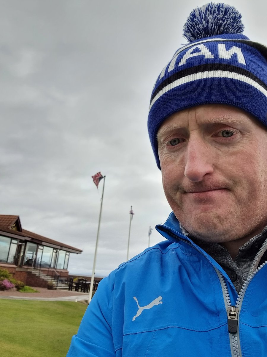 How it started... how it ended! That was a tough day <a href="/NairnGolfClub/">Nairn Golf Club</a>, north wind not to be messed with, unless ur <a href="/grayso74/">Stephen GRAY</a> with a -3. Loving the <a href="/hglproam/">HGL Pro Am</a> now for the <a href="/Tomatin1897/">Tomatin Whisky</a> tasting 🏌🏻‍♂️⛳🥃