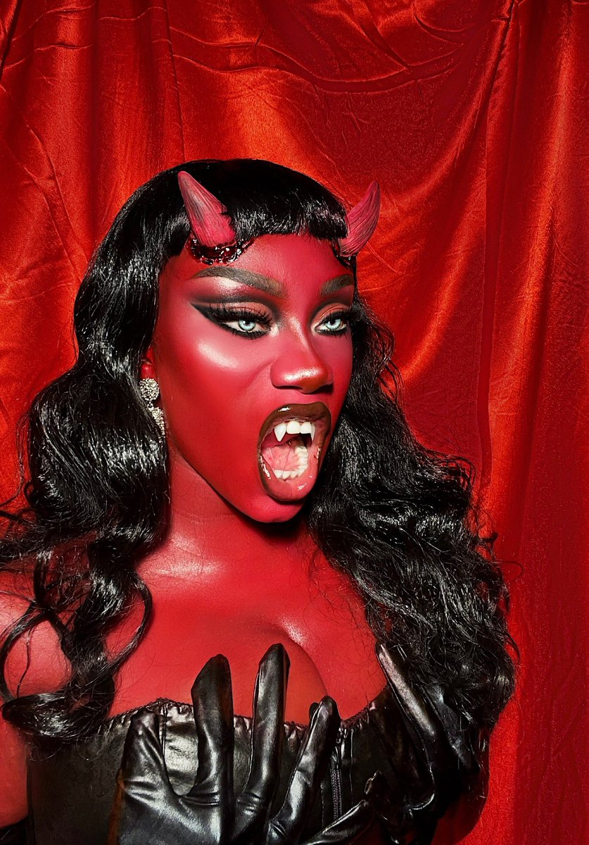 itsjustfatimah's tweet photo. I took a sip from my devil’s cup 🍷 https://t.co/McTV8TgOnm