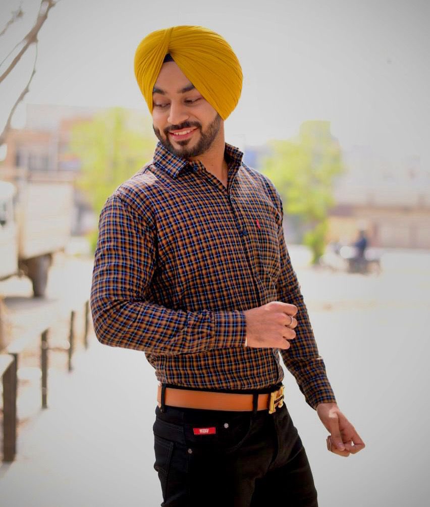 TejGurtej's tweet photo. Ik pyaar di kahani tenu dssan ni
Aja behja hun mili ey tu massan ni
K chnge nhi tu laye laare jo
Dil mom jeha dil de ni maade
Shadde te Kware jo

#Tejgurtej https://t.co/cVuauIPMZT