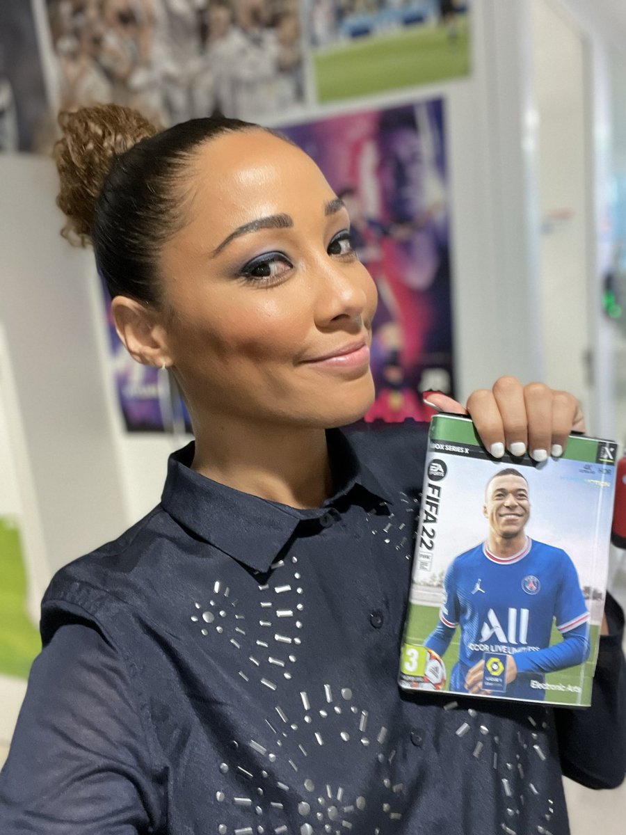 🚨CADEAU🚨

Ce soir <a href="/vsainsily/">Virginie Sainsily</a> vous offre FIFA 22 sur PlayStation 5 ⚽️🔥

RT + FOLLOW <a href="/lequipedusoir/">L'Équipe du soir</a> et choisissez le chroniqueur qui jouera pour vous 😎