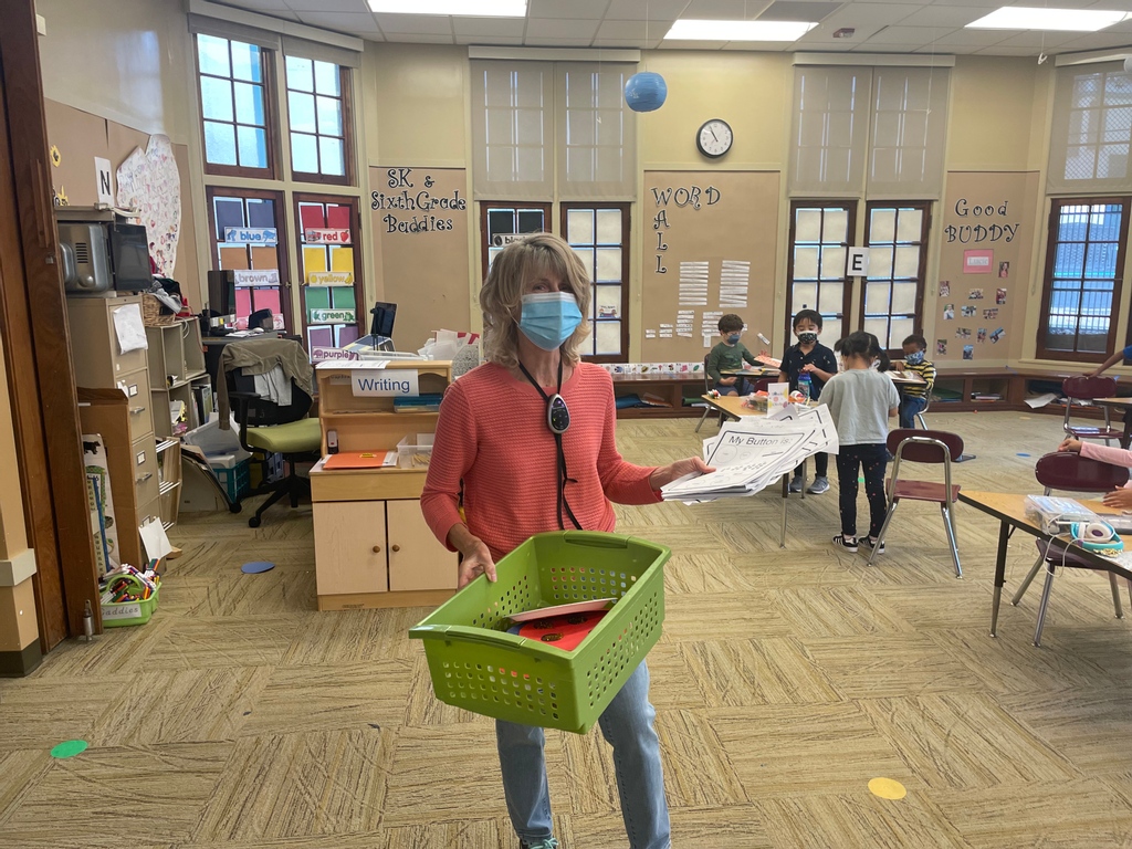 Wilson_School's tweet photo. Happy World Teacher Day! Hats off to our exceptional educators and those around the world today #WilsonSchoolStL #wilsonexcellence https://t.co/3gKvOGcNGM