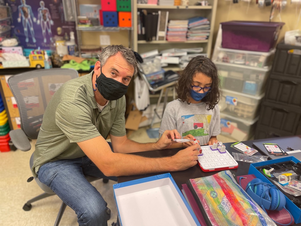 Wilson_School's tweet photo. Happy World Teacher Day! Hats off to our exceptional educators and those around the world today #WilsonSchoolStL #wilsonexcellence https://t.co/3gKvOGcNGM