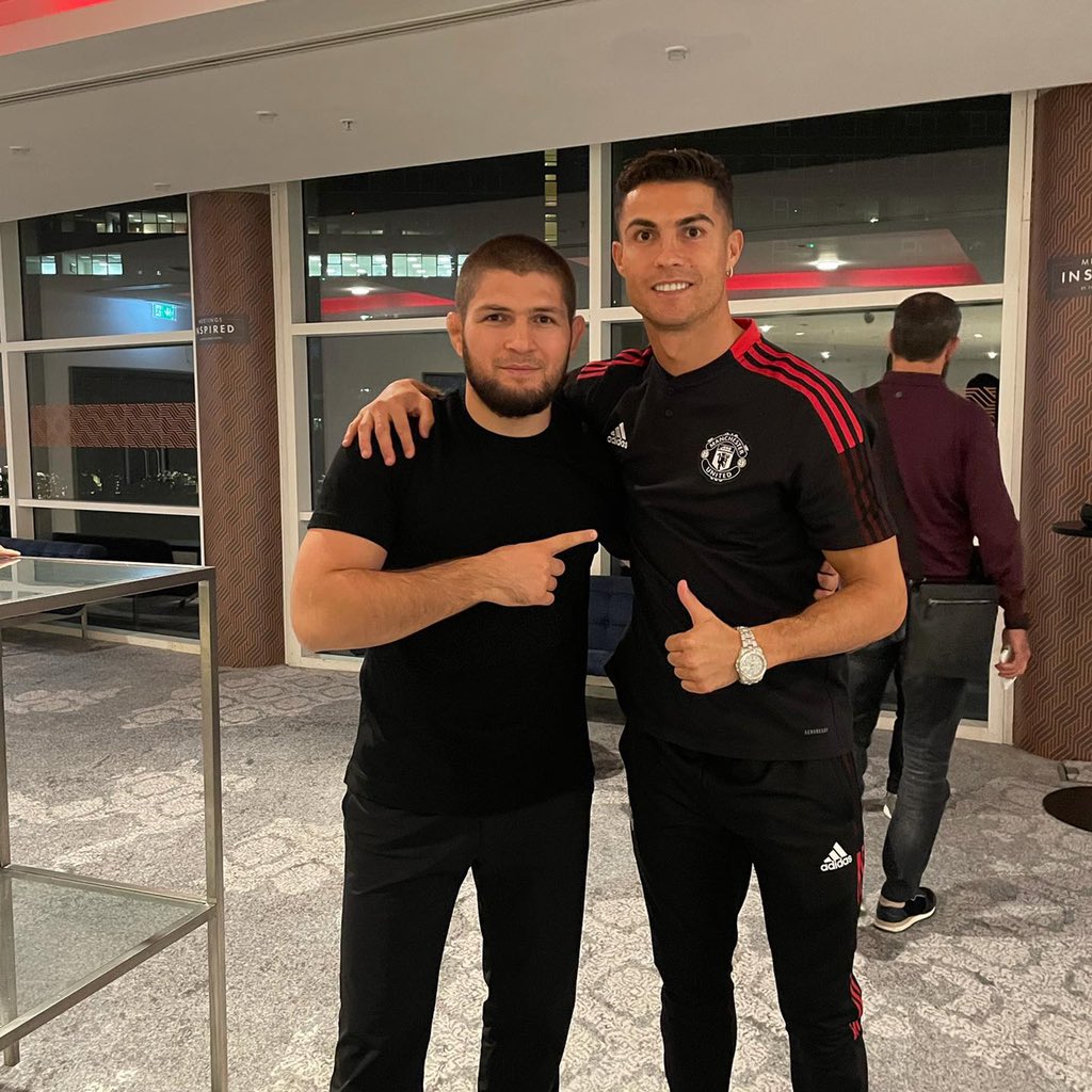 GOAL_ID's tweet photo. Sir Alex Ferguson ✅
Patrice Evra ✅
Usain Bolt ✅
Cristiano Ronaldo ✅

Hari yang sempurna untuk Khabib 🤩 https://t.co/PM2Wa8PqgI