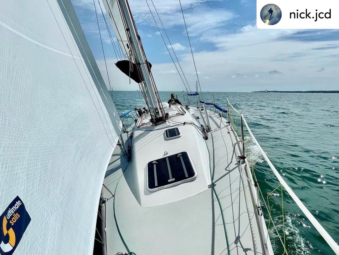 ultimatesails's tweet photo. Dreaming of those warmer days… taking you back to the summer… Blue skies, blue seas and calm winds return, perfect for a midweek sail! Great day sailing around the Solent and to Cowes for an explore.
#sailing #yacht #solent #whitecloudix #hod35 #gbr1535r #ultimatesails https://t.co/TeKl78lGwF