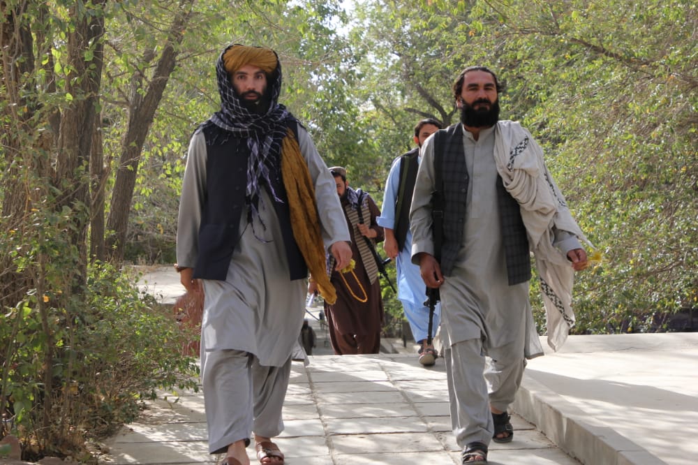 AnasHaqqani313's tweet image. Today, we visited the shrine of Sultan Mahmud Ghaznavi, a renowned Muslim warrior &amp;amp; Mujahid of the 10th century. Ghaznavi (May the mercy of Allah be upon him) established a strong Muslim rule in the region from Ghazni &amp;amp; smashed the idol of Somnath.