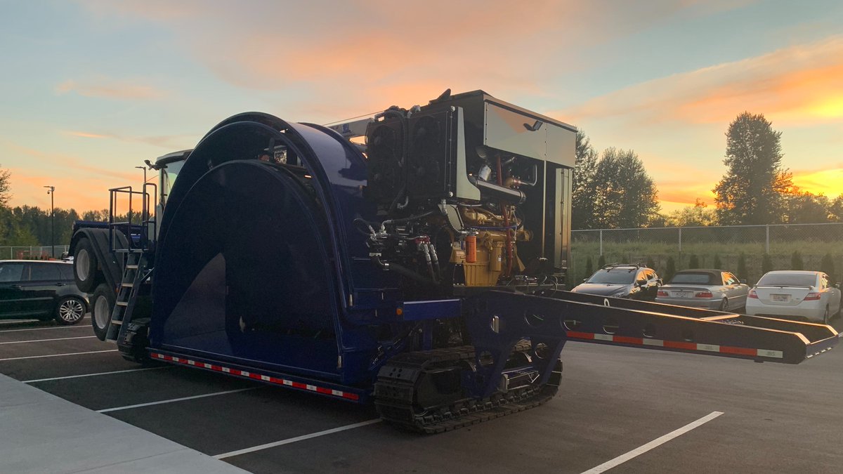 jbs_equipment's tweet photo. THE ONLY TRACK-DRIVEN BAGGER IN THE WORLD.
Need a bagger that packs a punch? Well, your search ends here.
Click here to learn more => https://t.co/1eukqK0Zbo
#JBSEquipment #WorkProud #CatAgriculture #SilageBagger #JBS #Thefieldsthelimit #MorethanManure https://t.co/XTzIwgYqyW