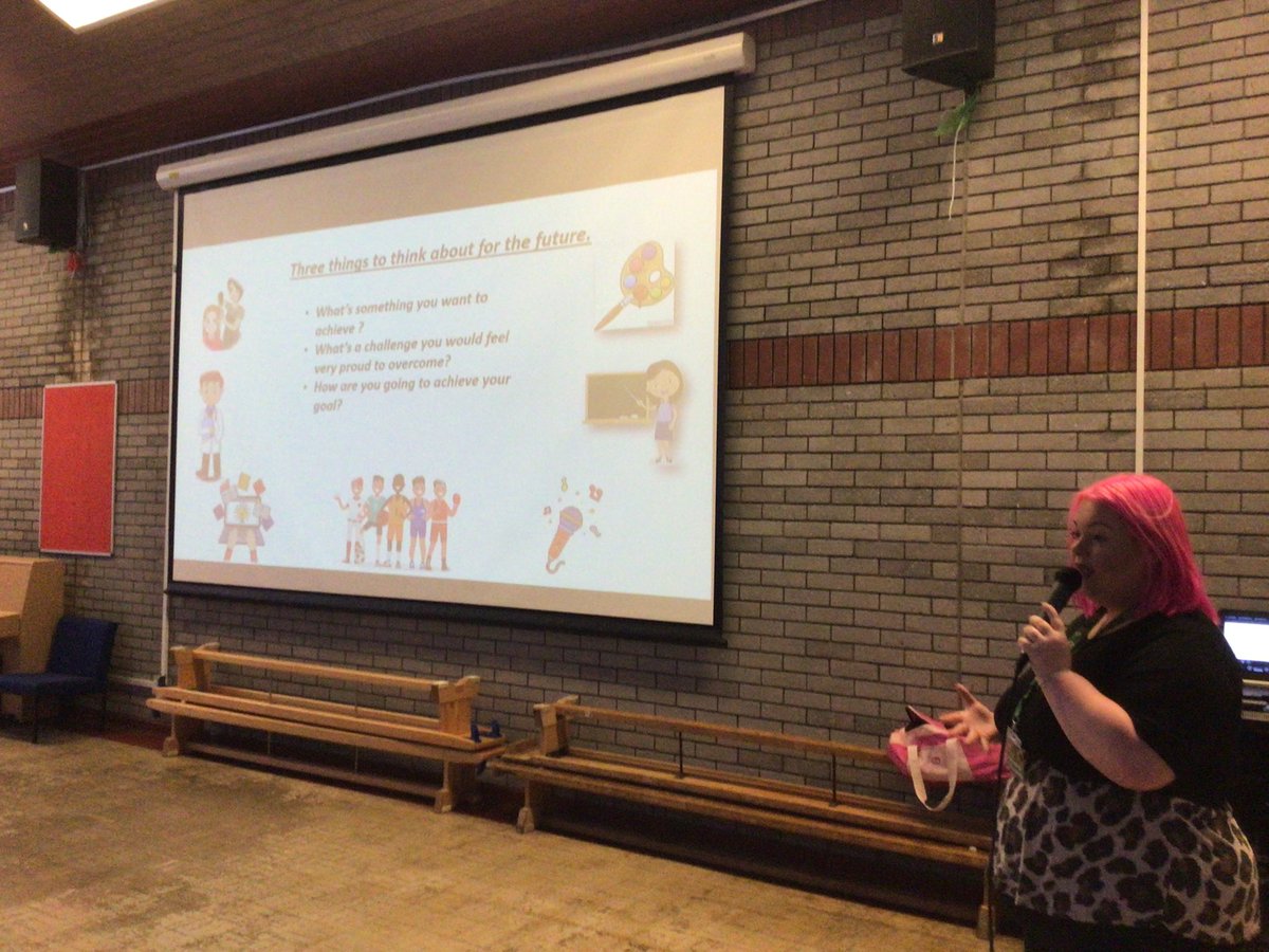 gpsMrsPowell's tweet photo. We had a wonderful afternoon @georgeprimary as Year 5 were joined by our very own celebrity -Trinity-Leigh! The children were in complete awe of this truly inspirational young lady. Trinity answered lots of questions and sang for us. Thank you for joining us. We learnt so much!🎶 https://t.co/eCekUTwXlN