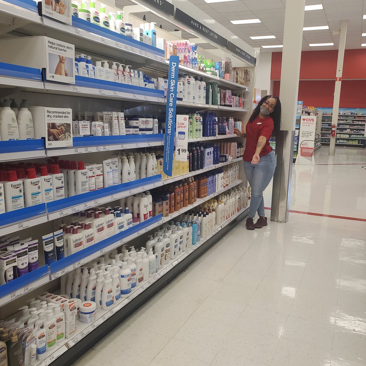 I love when TM's are proud of their work and call me over to see! Our Beauty Guru Kia was so excited to show me her set! Great job Kia! <a href="/servi_nina/">Nina Recupito</a> @Mariaa0870 <a href="/settoselltarget/">Heather Fountain</a>