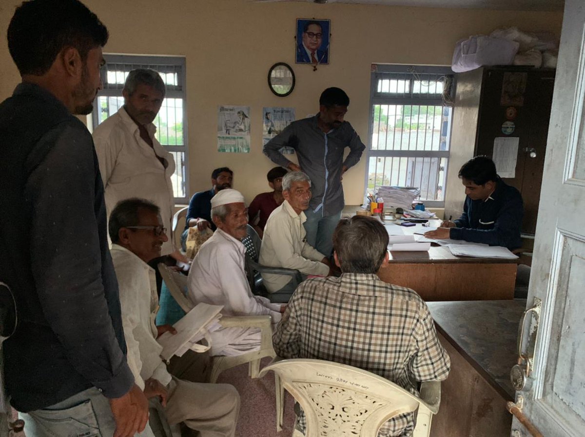 #GraundnutMsp.
Mspથી મગફળી ખરીદી માટે રેવન્યુ તલાટી શ્રીમહેશભાઈ કરંગીયા દ્વારા સેજ હેડક્વાર્ટર ખાખીજાળીયા ગામે ખેડૂતોને નમૂનો 12 પ્હાણી પત્રક દાખલા આપવાની મોડી રાત્રી દરમ્યાન કામગીરી.
<a href="/CollectorRjt/">Collector Rajkot</a> <a href="/CMOGuj/">CMO Gujarat</a> <a href="/revenuegujarat/">Revenue Dep. Gujarat</a> <a href="/pkumarias/">Pankaj Kumar</a> <a href="/RajkotDdo/">DDO Rajkot</a> <a href="/sdmdhoraji/">Deputy Collector & SDM,Dhoraji</a>