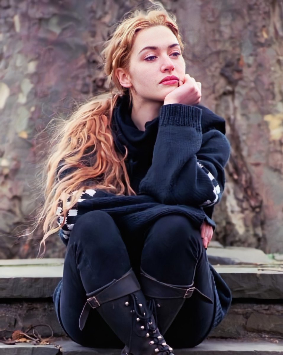 ImagenRetro's tweet photo. Un día como hoy pero de 1975, nació la actriz británica Kate Winslet, ganadora de un premio Óscar.

¡Felices 46 años! #KateWinslet 🎂🥳 https://t.co/vktIftOwCN