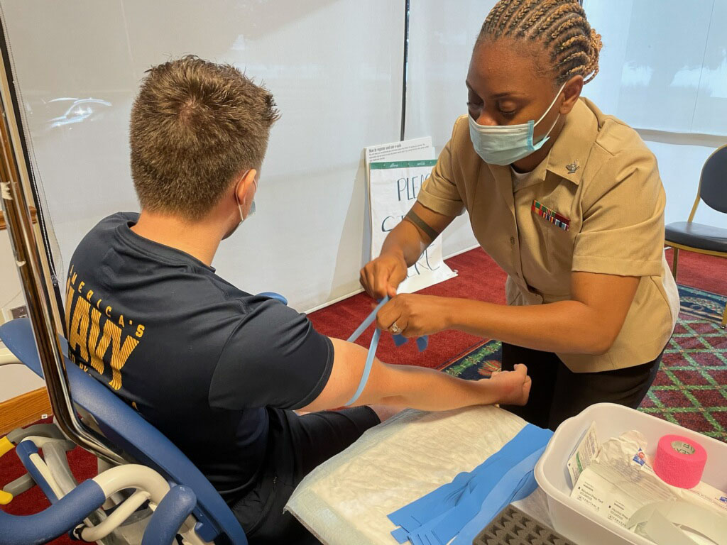 Naval Hospital Jacksonville now offers an innovative way for service members (sailors, Marines, or Coast Guard) to receive the COVID-19 vaccine and complete required periodic health assessments (PHA) at the same time. Read more: dvidshub.net/news/406643/na…