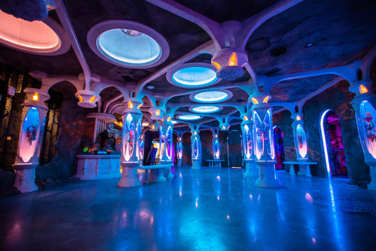 Blooloop's tweet photo. "The secret, honestly, is that there are #artists everywhere. There are artists in every community in this world, and there are people who want to see art in every community in this world. Tap into that," says Vince Kadlubek on creating #immersive #entertainment. #blooloopVExpo https://t.co/5dITCyIuyk