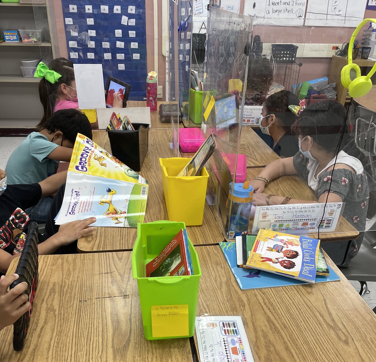 Mrs_Dufault's tweet photo. Celebrating World Teacher Day! #WorldTeachersDay2021 
#WorldTeachersDay #TeachersCan https://t.co/KbRR8LNITh
