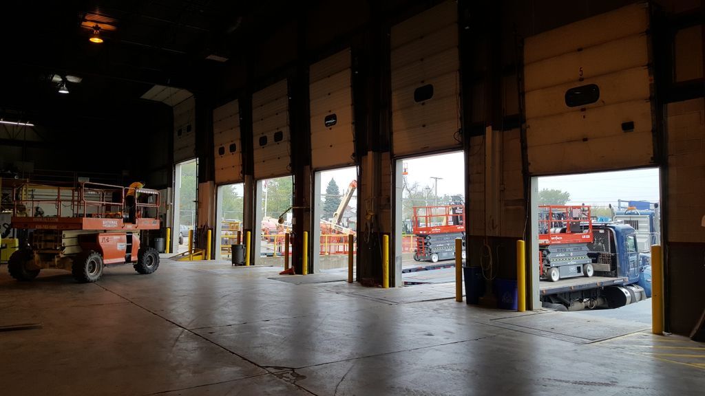 NationalLiftTrk's tweet image. Easy come, easy go! NLT rentals on the go today! #NLTRentals #loadingdocks