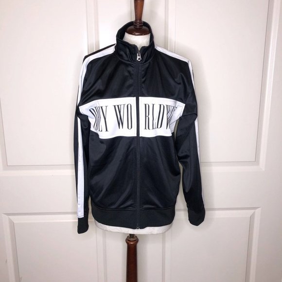 LADYC20161's tweet photo. So good I had to share! Check out all the items I'm loving on @Poshmarkapp from @Shougmom #poshmark #fashion #style #shopmycloset #timberland #obey #10deep: https://t.co/xJW7Nlcjbx https://t.co/L7gJBNPd83