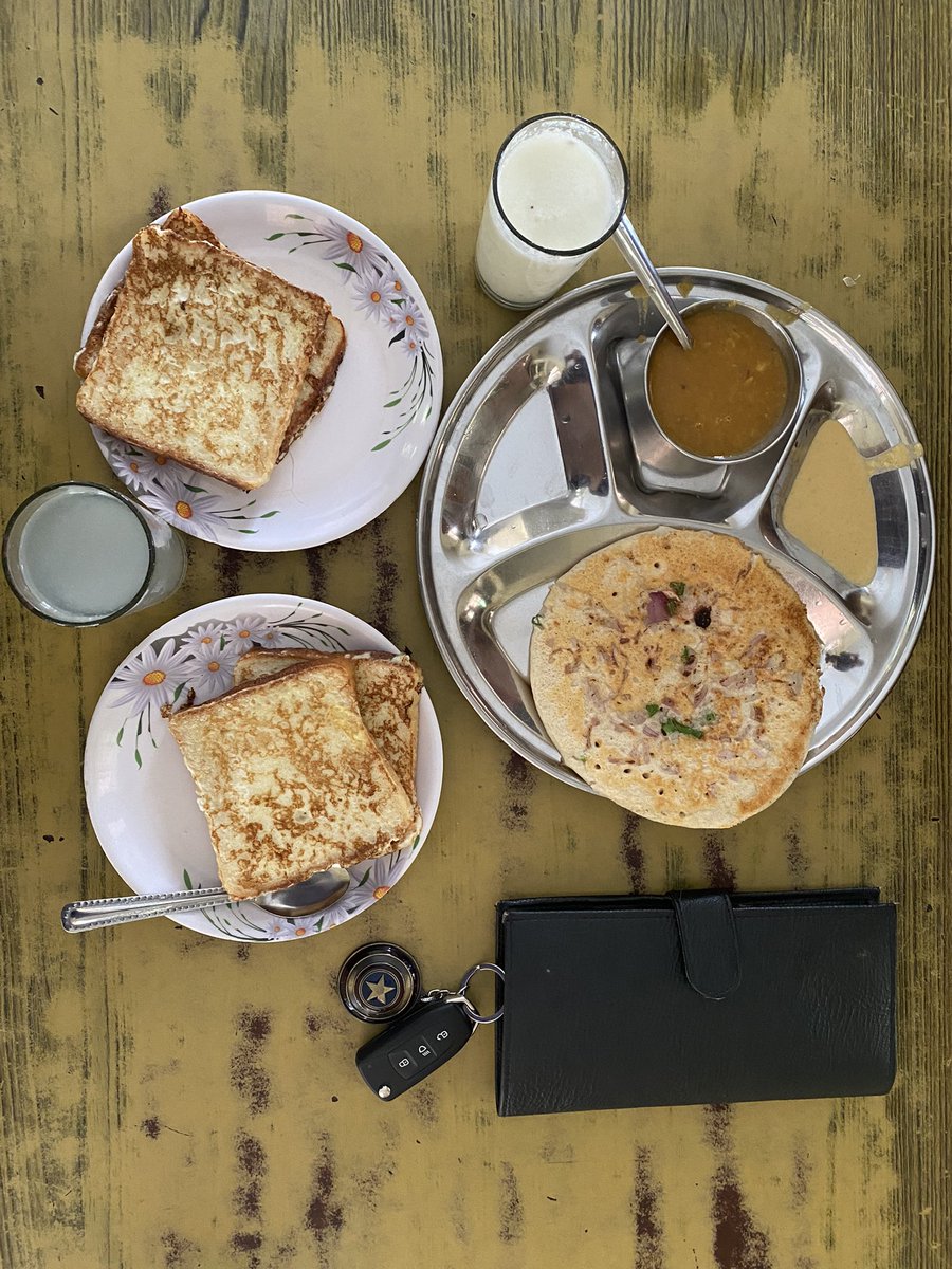 Aakanksha_SP's tweet photo. #uttapam #frenchtoast #breakfast https://t.co/Hvm50M0fro