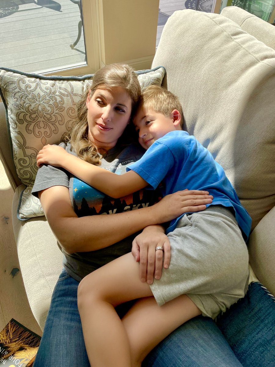 MJuricaCBS47's tweet photo. Change in life is inevitable, but it’s not always easy. It’s been a very rough couple of weeks, but these snuggles make it bearable. #lifeishardsometimes https://t.co/ucm0T89rpP