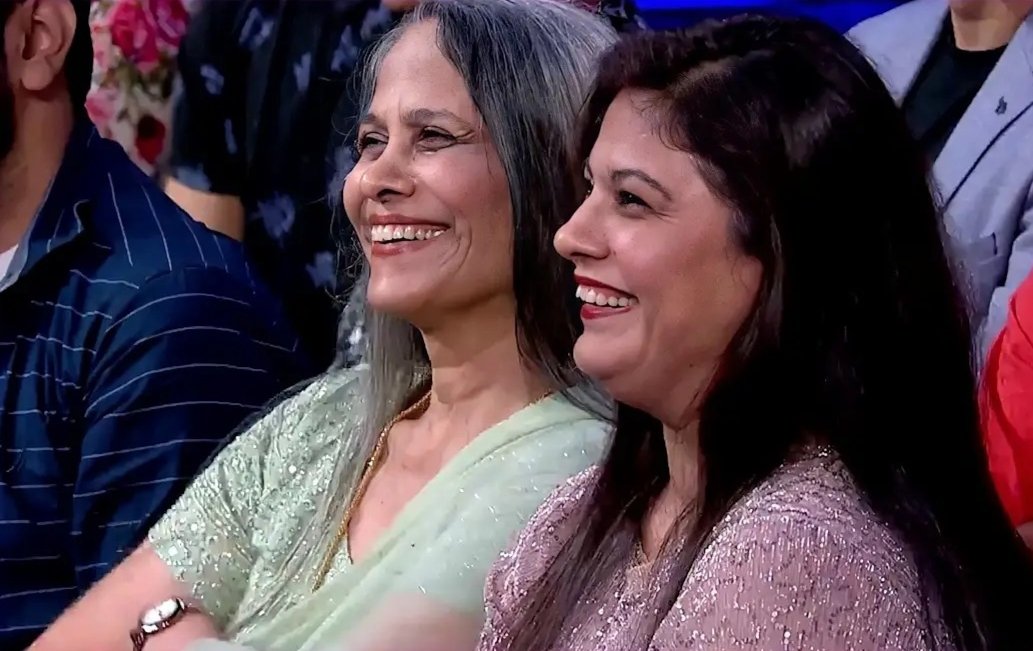 soulstranger64's tweet photo. From premiere night to grand finale.
Who knew we would get to see di and Baaz sitting together? Rita maa and mummy gill adoring their little muchkin together? 
Their families were one since the beginning. 
And are, for lifetime!🥺❤️🧿
Miss you so much, Sidharth!✨🥺 https://t.co/0h1nbT8PB5