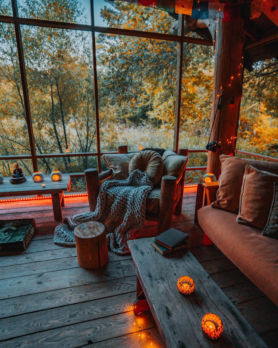 Wish I could just forget the world and stay at an autumn retreat where I do nothing but be cosy and read books all day
