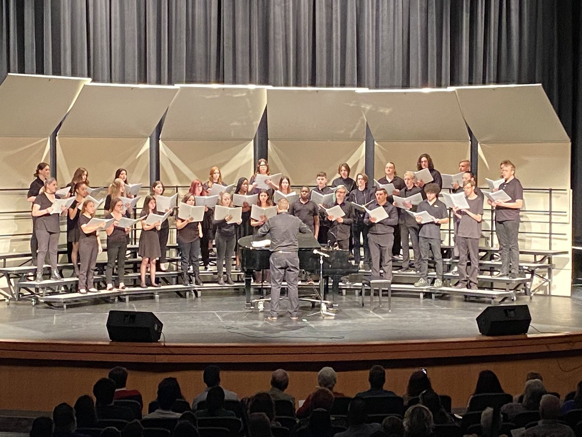 rcbulldogchoir's tweet photo. Thank you choirs for your time and effort during the first quarter. I enjoyed sharing the stage with you and hearing the beautiful music you prepared. Special thanks to those in @rcbulldogband and @RC_Bulldogs that hustled over between practice and the concert to sing! https://t.co/8fvByKXWy5