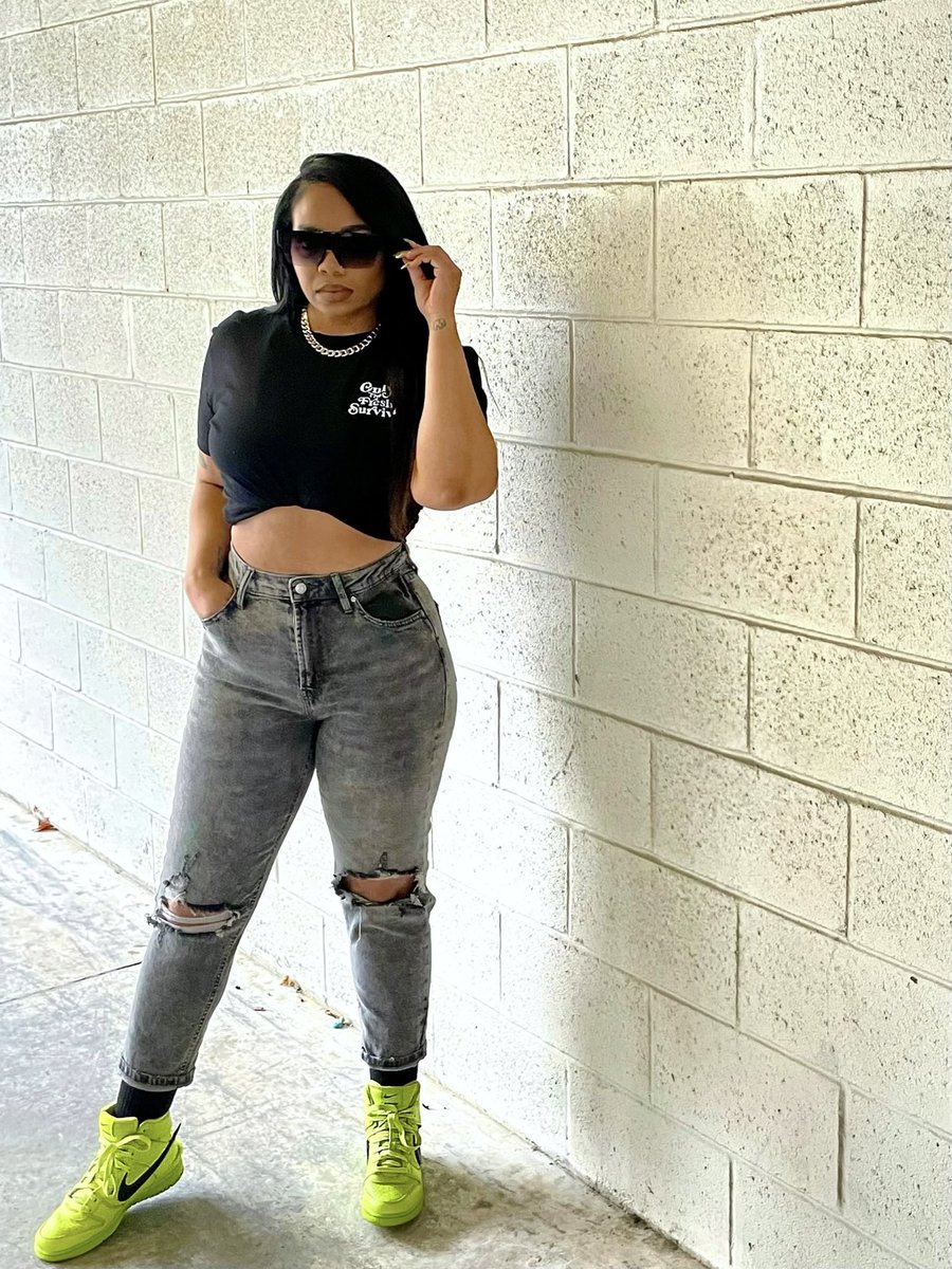 OTFS_'s tweet photo. Nice #tuesdayvibe #tees #streetwear  #kotd #basementapproved #pauseshots #backtominimal #fashion #simplefits #suptalk #@AshleyVera_ https://t.co/ZXpI6A5aqj