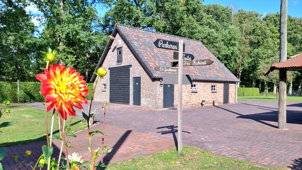 JSJohanPeters's tweet image. Ook gisteren weer warm onthaal bij @Annitavanelst. 
@gerbenheldoorn sprak, voor de tweede- en derdejaars startende leerkrachten, over #oudercontact. 
#werkplaatsleren