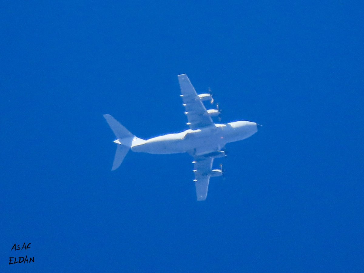 AsafEldan's tweet photo. An #ArmeeDeLair and #Luftwaffe #airbus #A400m cruising as #flight’s #CTM2019 at FL330 and #GAF426 at FL210
#Franceairforce #germanairforce #airbus @AirbusDefence #military #planespotting #avgeek #milair @Team_Luftwaffe https://t.co/COZt9aRX4m