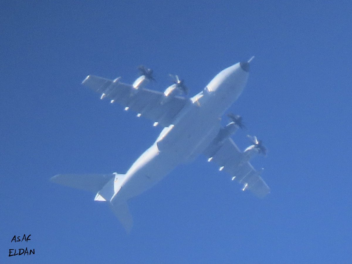 AsafEldan's tweet photo. An #ArmeeDeLair and #Luftwaffe #airbus #A400m cruising as #flight’s #CTM2019 at FL330 and #GAF426 at FL210
#Franceairforce #germanairforce #airbus @AirbusDefence #military #planespotting #avgeek #milair @Team_Luftwaffe https://t.co/COZt9aRX4m