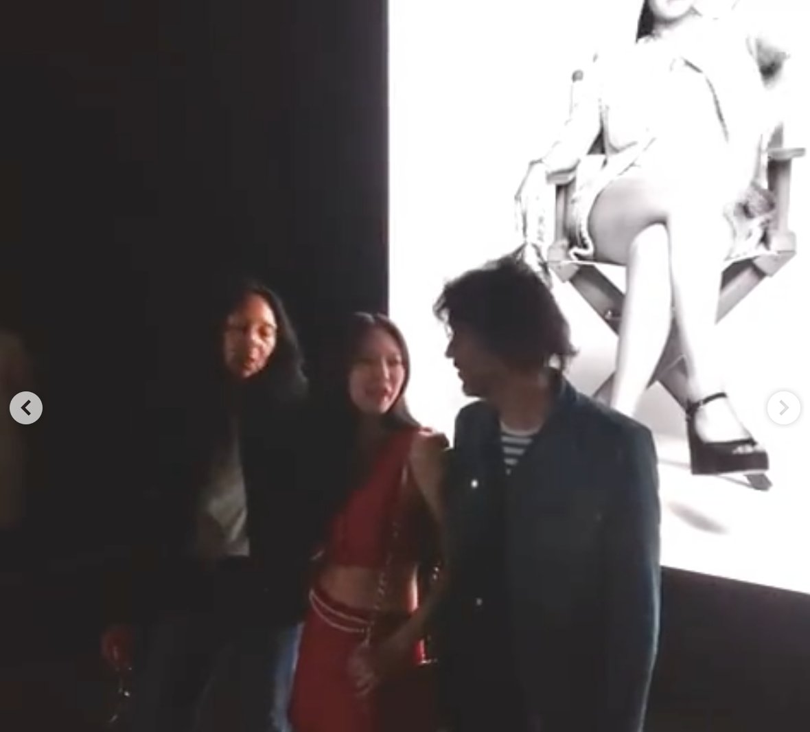 world_jennie's tweet photo. V Magazine Instagram update with Jennie at Chanel's fashion show 

Kevin Ponce, the social media manager and writer, for V magazine liked and commented on the post 

https://t.co/FPE2N7isqL

JENNIE FACE OF CHANEL 
#JENNIEChanelPFW https://t.co/CGCarh7TrJ