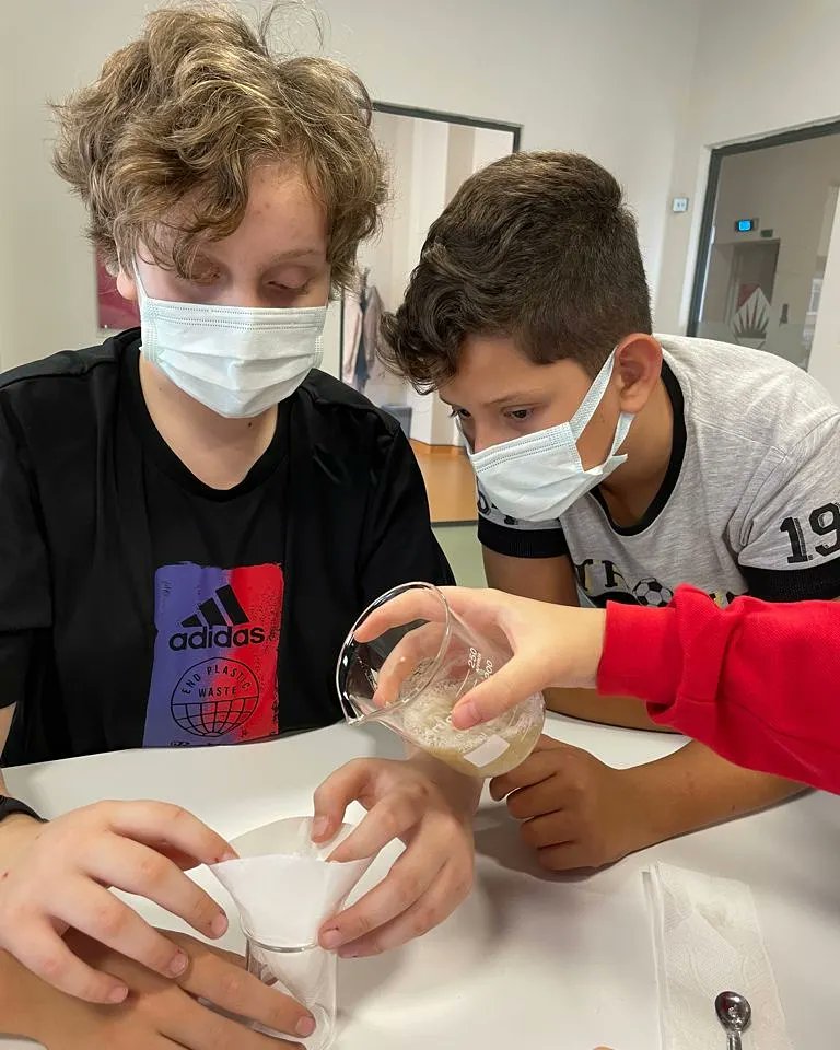 7.Sınıf Öğrencilerimiz ile Fen Bilimleri dersinde DNA’yı Gözlemlemek deneyini gerçekleştirdik. Muzun DNA’sını inceledik.