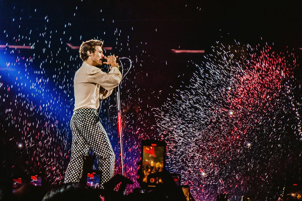 hsdtogethertour's tweet photo. Harry on stage in New York City - October 4

📸 the-big-sue/lithographarry on Tumblr https://t.co/RHgJggkmoW