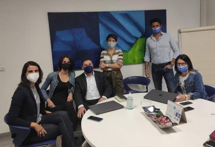 KultureMM's tweet photo. Il countdown é appena terminato. Riunione operativa per il nuovo progetto di comunicazione social per l'azienda https://t.co/1g4cSpPJu7 . #semplicementecomunichiamo #weloveourjob #socialmediastrategy #digitalmarkenting #brandjournalism https://t.co/RACJYnJ7cG