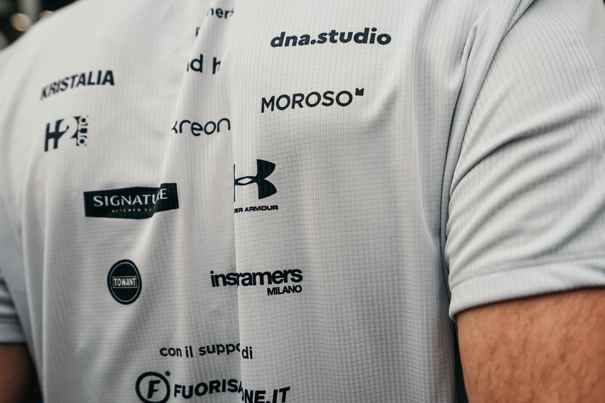 dnadesignworks's tweet photo. We are proud to see our branding for #FuorisalonePlogging during the Milano Design Week.
This event consisted of a walk/ run through the streets of Milano for the collection of plastic waste. This movement was organized by @DAAAHaus. Photos by @iskanderdia at @fuorisalone https://t.co/Vp9zu1c0Dq