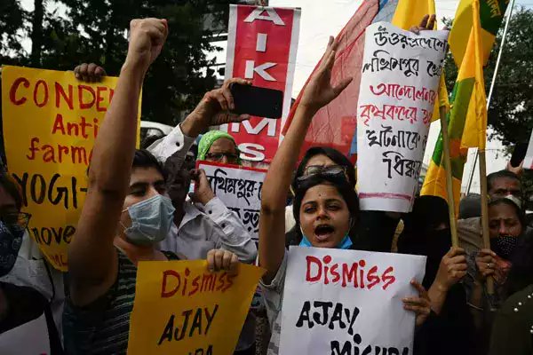 timesofindia's tweet photo. Lakhimpur Kheri violence: Farmers, activists hold protests across the nation 

https://t.co/5YeC4Ajq8i https://t.co/XClLklg9Tv