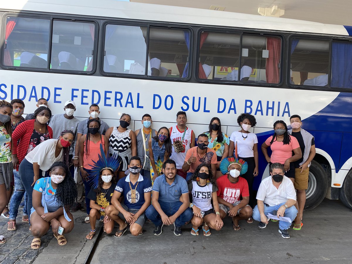 alice_pataxo's tweet photo. Nossa delegação está chegando em Brasília para o 1º Fórum Nacional de Ensino Superior Indígena e Quilombola ❤️🏹 https://t.co/8TFhbTYi8u